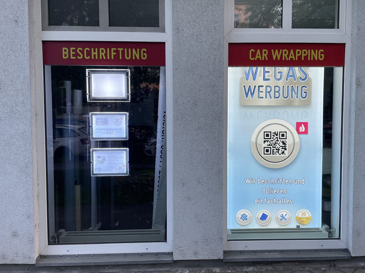 Immobilien_LED_Displayrahmen_Aufsteller-beleuchtet