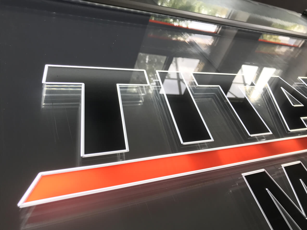 690-LED-Lichtfluter-Leuchtschild-graviert