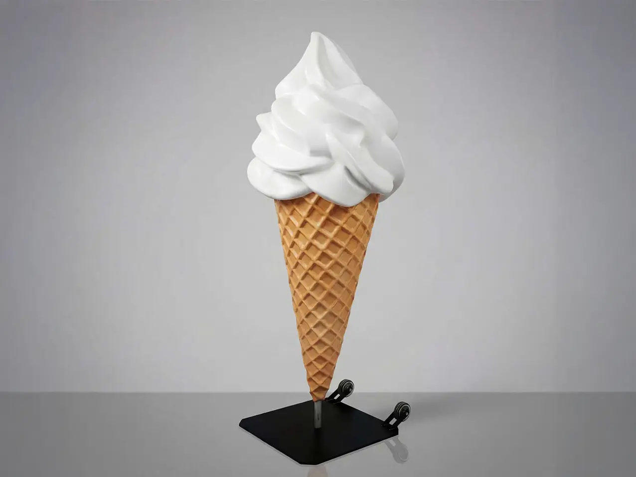 3D-XXL-Werbefigur-Werbeaufsteller-mobil-Eistuete-Softeis-Vanille