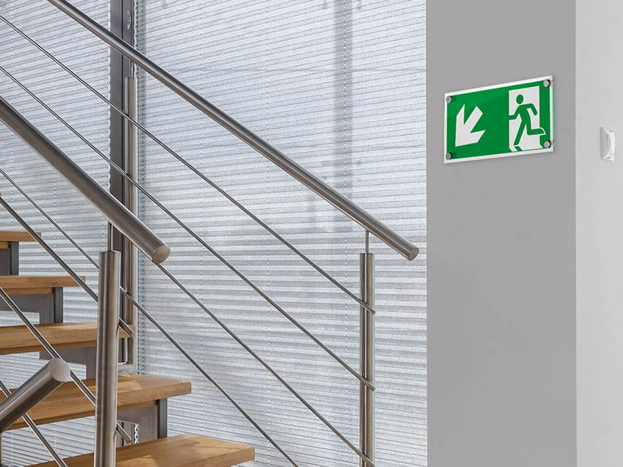 B51030-Glasschild-Rettungszeichen-Wandschild-Fluchtweg