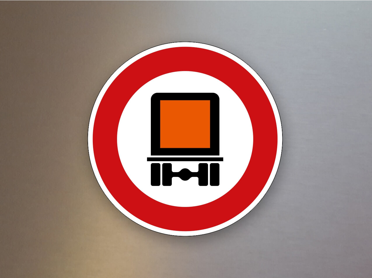 Verbotsschild-verbot-fr-kennzeichnungspflichtige-kraftfahzeuge-mit-gefaehrlichen-Guetern-261