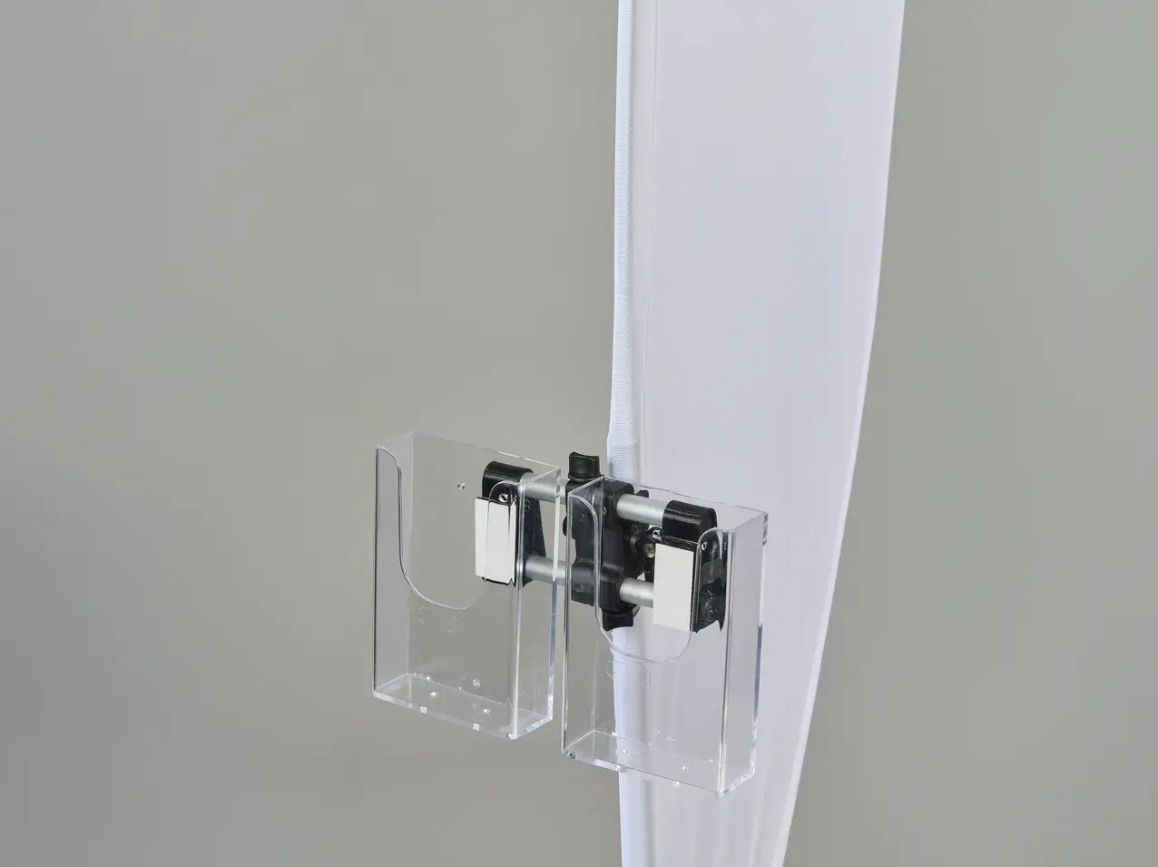 Beachflag-Haltesystem-Acrylboxhalter-2x-DIN-lang-Flyer