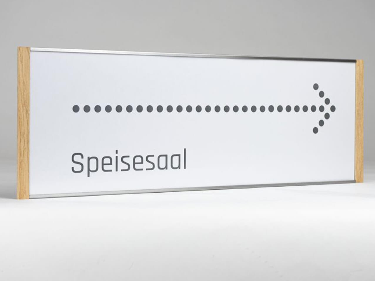 Wegweiser-Eichenholz-Edelstahl-Schildersystem-Wood