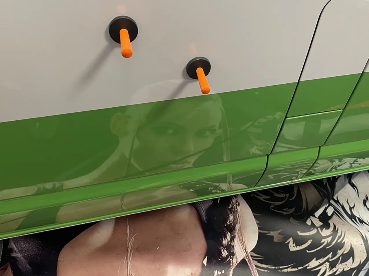 781-Transporterfolierung-Haltemagnete
