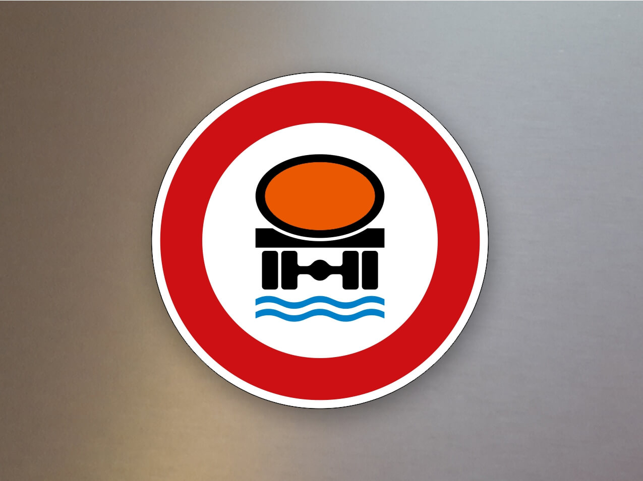 Verbotsschild-Verkehrsschild-verbot-fuer-fahrzeuge-mit-wassergefaehrdenden-ladung-269