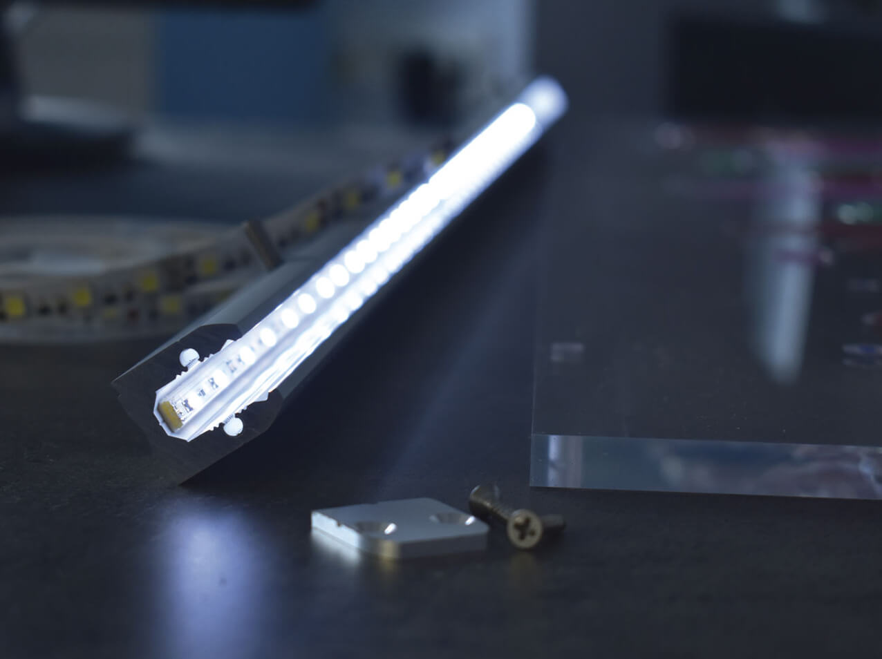 Lichtfluter-Leuchtschild-LED-Acrylschild-graviert