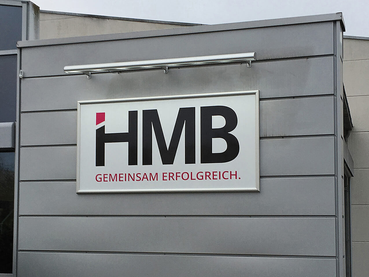 WG20495-Wandschild-mit-Rahmen-50x20mm-robust-silber-eloxiert