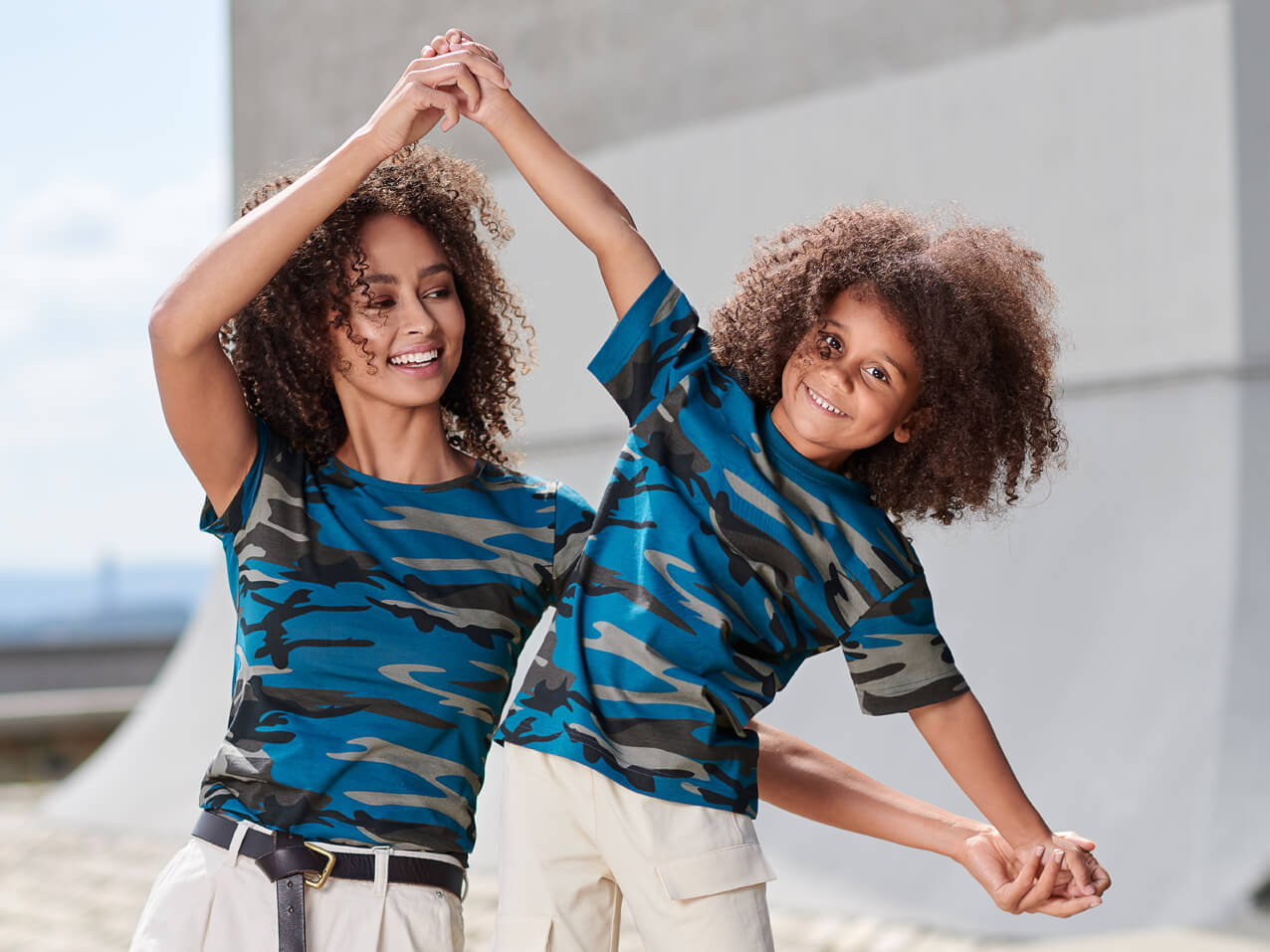 modische Camouflage Kinder Shirts