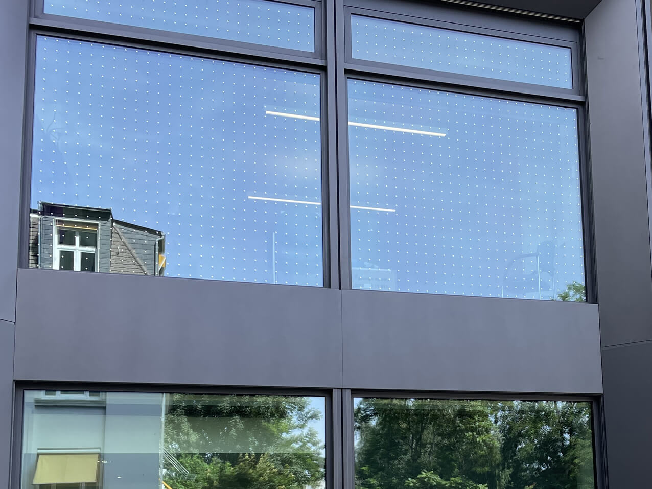 Vogelschutzfolie Gebäudefenster 203-wirksamer-Vogelschutz-auf-Fensterglas-Seen-Vogelschutzfolie