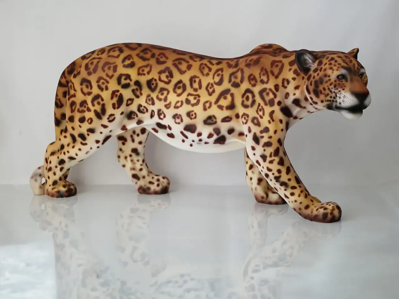 3D-lebensgrosse-Dekorationsfigur-Tierfigur-Panther-natur-bemalt