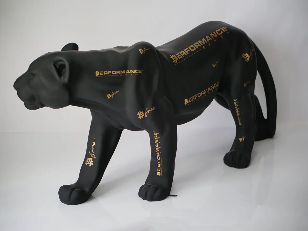 3D-grosse-Dekorationsfigur-Wildtier-Panther-schwarz-personalisierte-Beschriftung