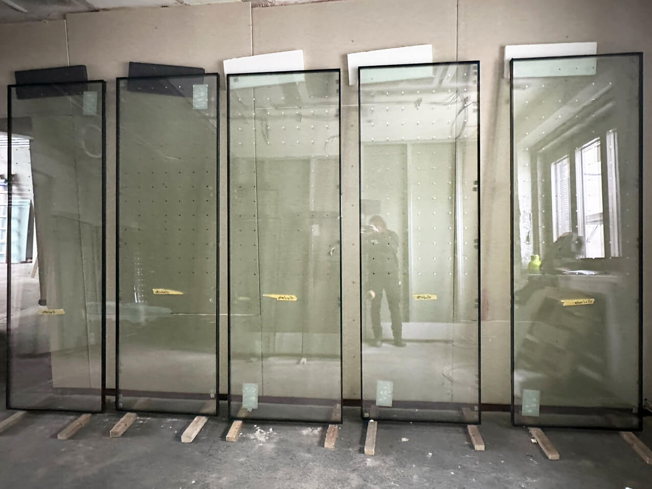 Vogelschutzfolie Seen 20301-Vogelschutzfolie-Baustelle-Fensterscheiben-bekleben