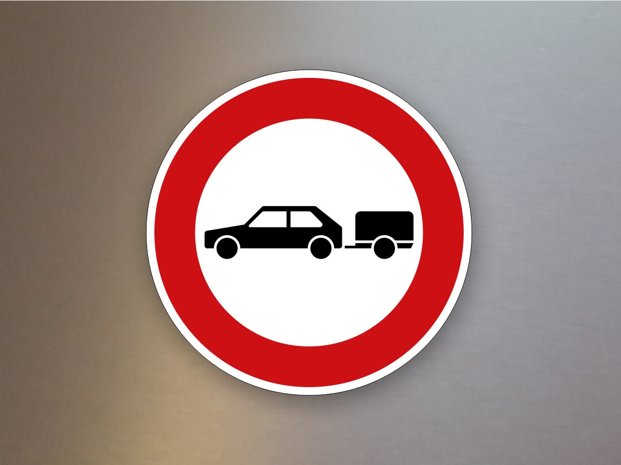 Verbotsschild-Verkehrsschild-verbot-fr-personenkraftwagen-mit-anhaenger-257-56