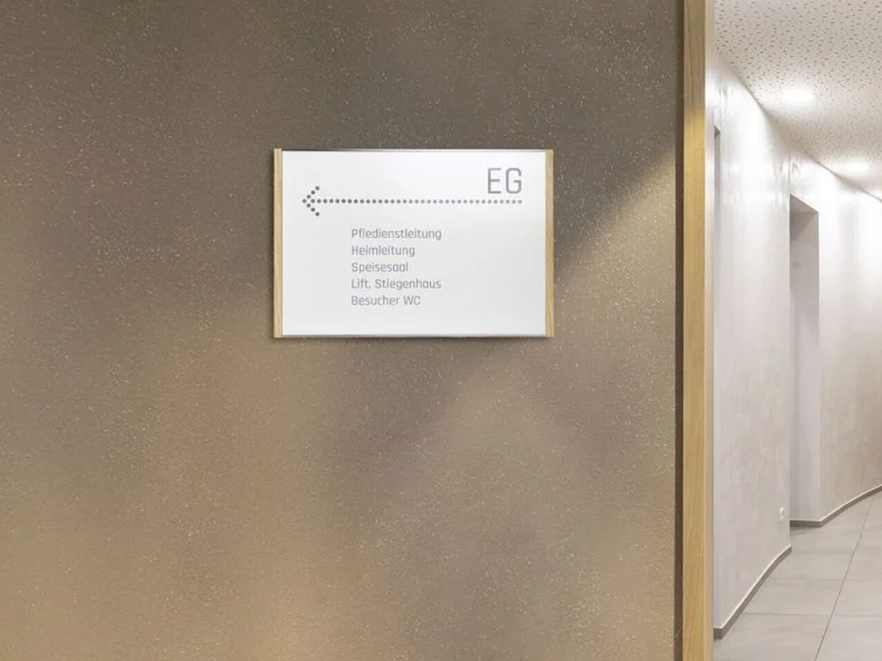 Infoschild-Eichenholz-Edelstahl-Schildersystem-Wood