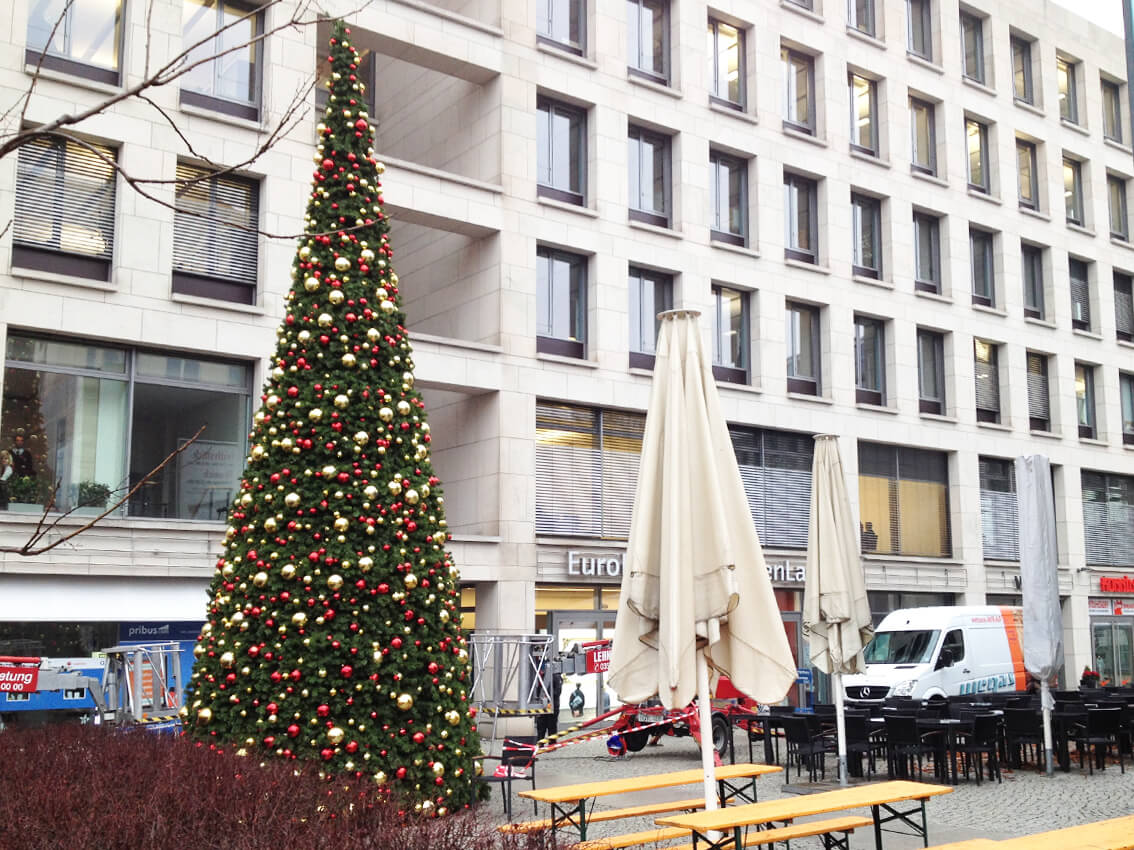Künstlicher Weihnachtsbaum 4 - 12 Meter unbeleuchted