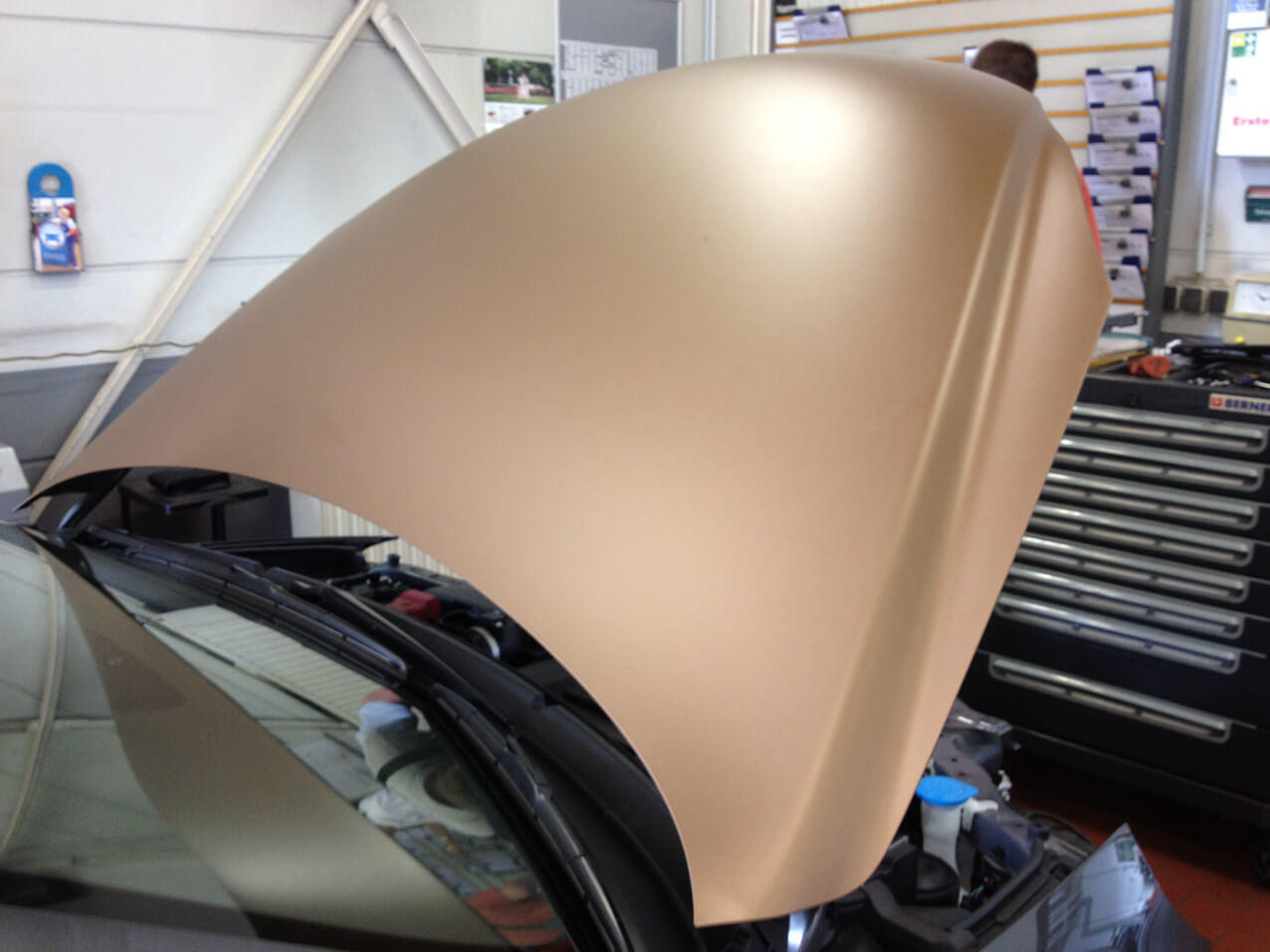 431-Autofolie-Fahrzeug-Motorhaubenbeklebung