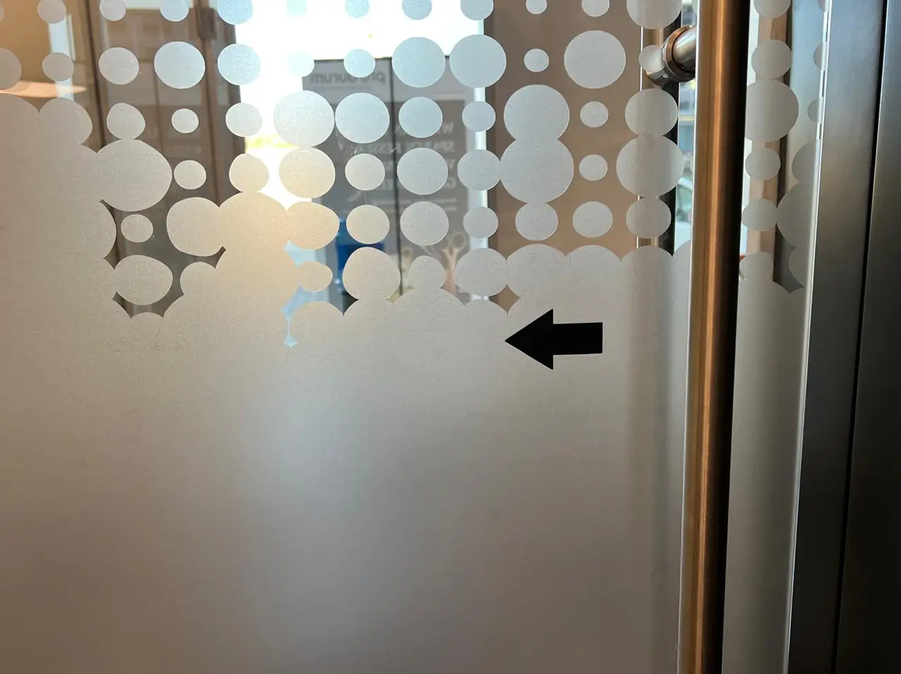 765-Schaufensterbeschriftung-Glasdekormotiv-Innenmontage