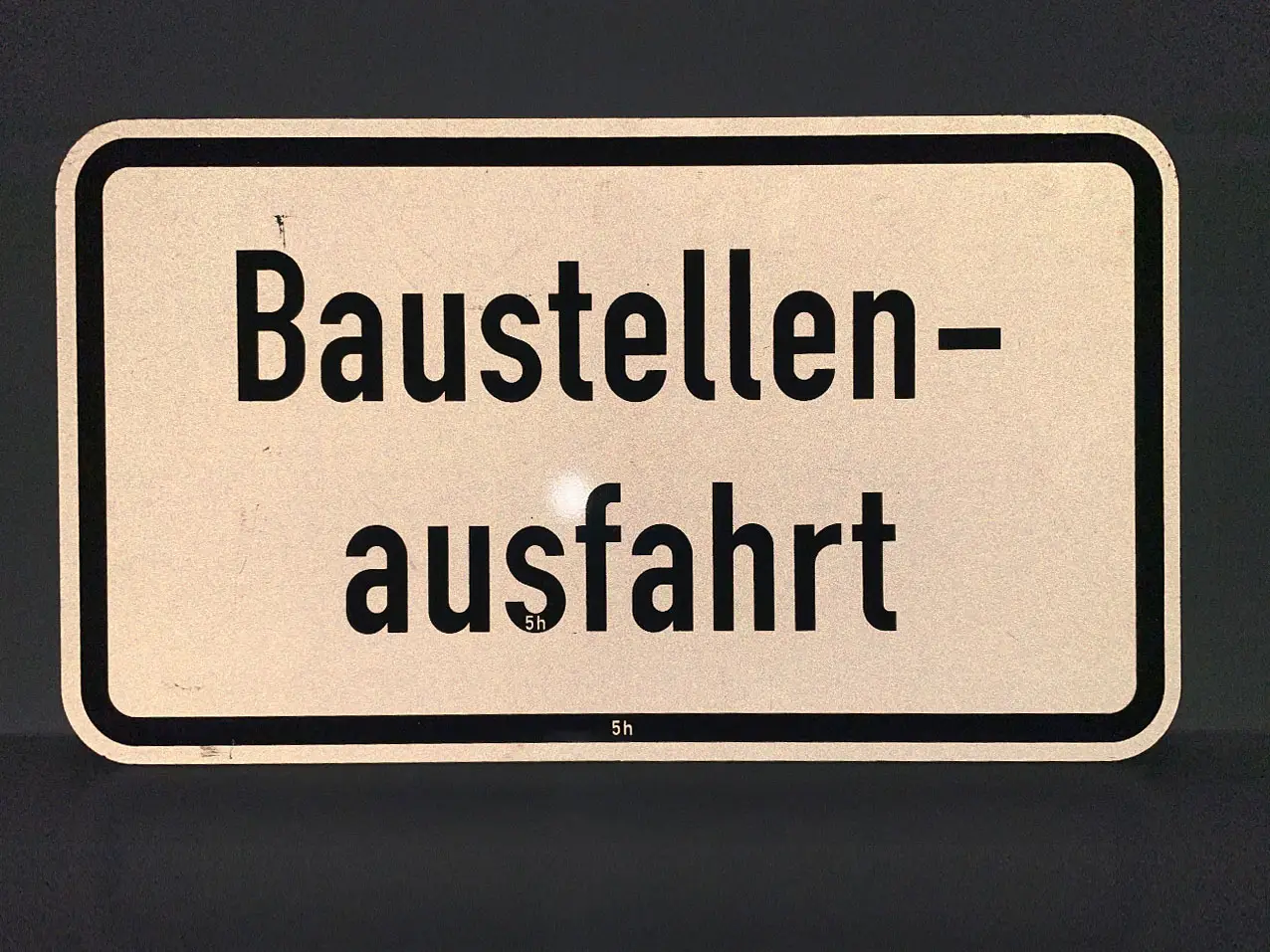 Beschilderung-Baustellenausfahrt-reflektierend-angestrahlt-1