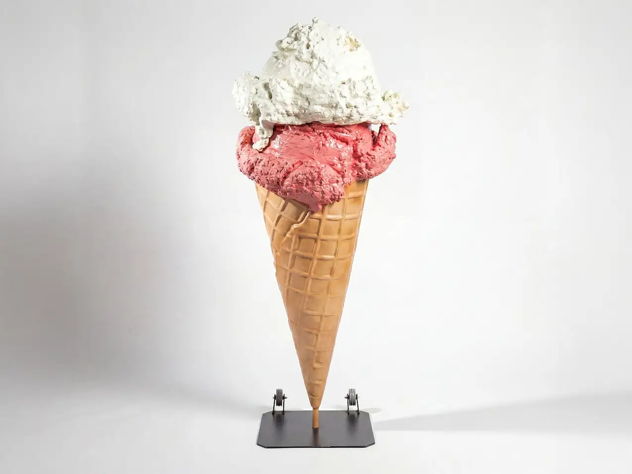 3D-Werbefigur-Aufsteller-2-Kugel-Eis-Vanille-Himbeere-Waffel-175cm