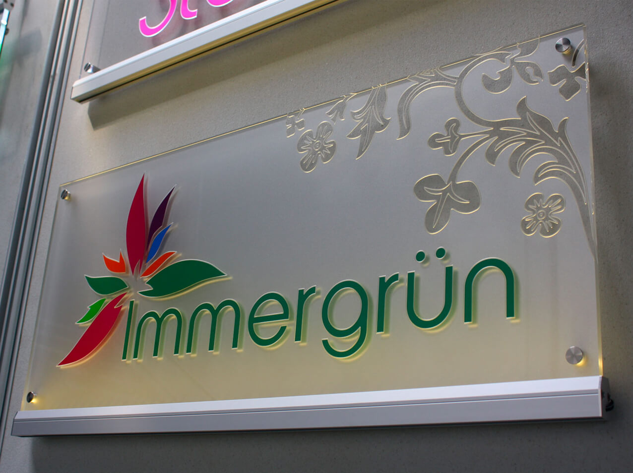 Lichtfluter-Leuchtschild-graviert-LED-Schild