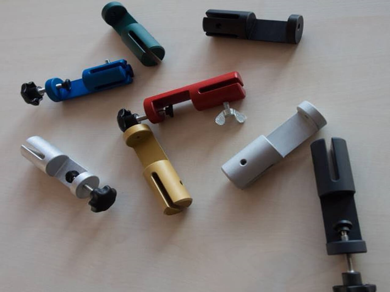 Tischklemme Rund viele Farben für Platten