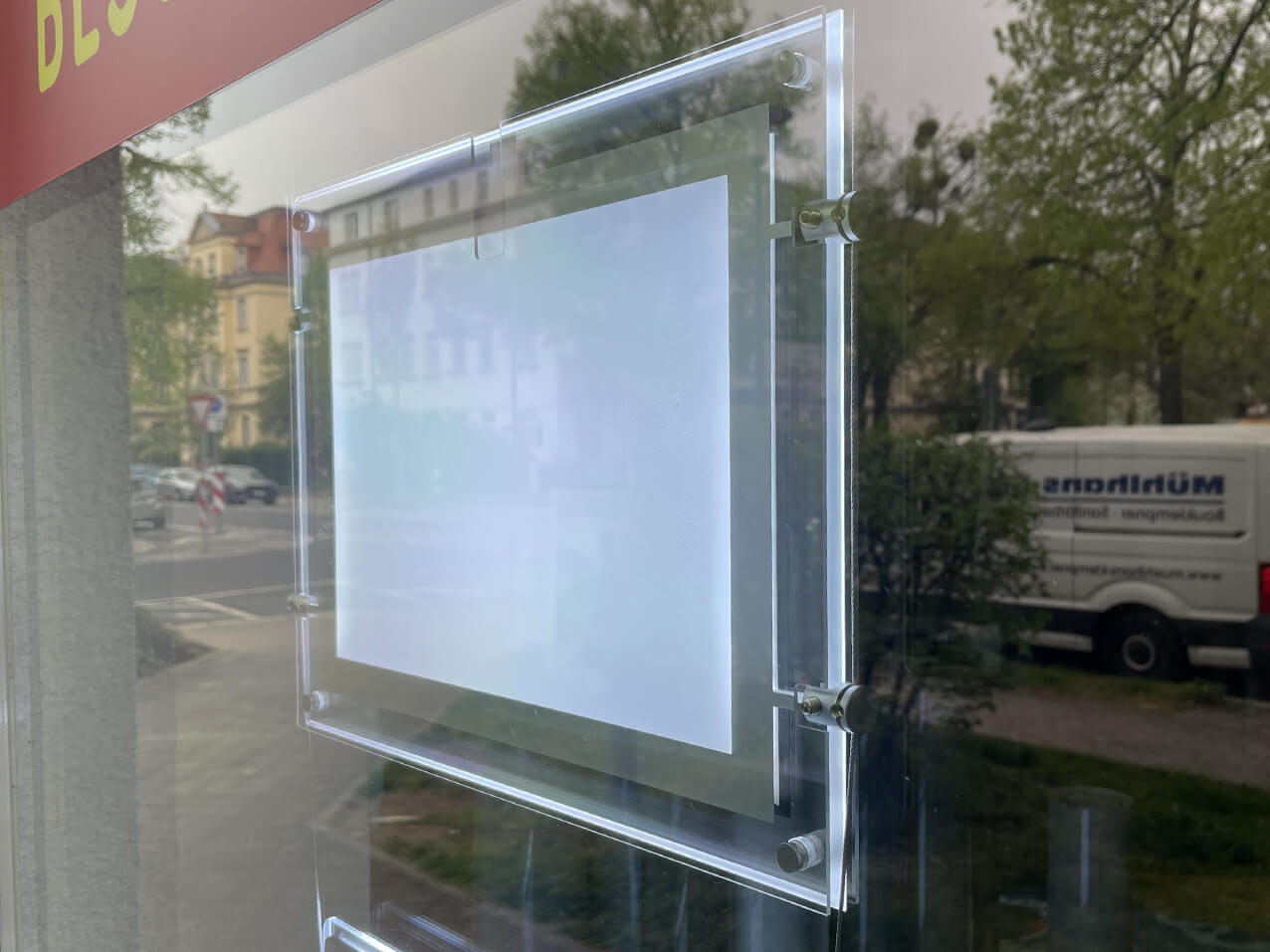 Leuchtschild_Displayrahmen_Lohmen