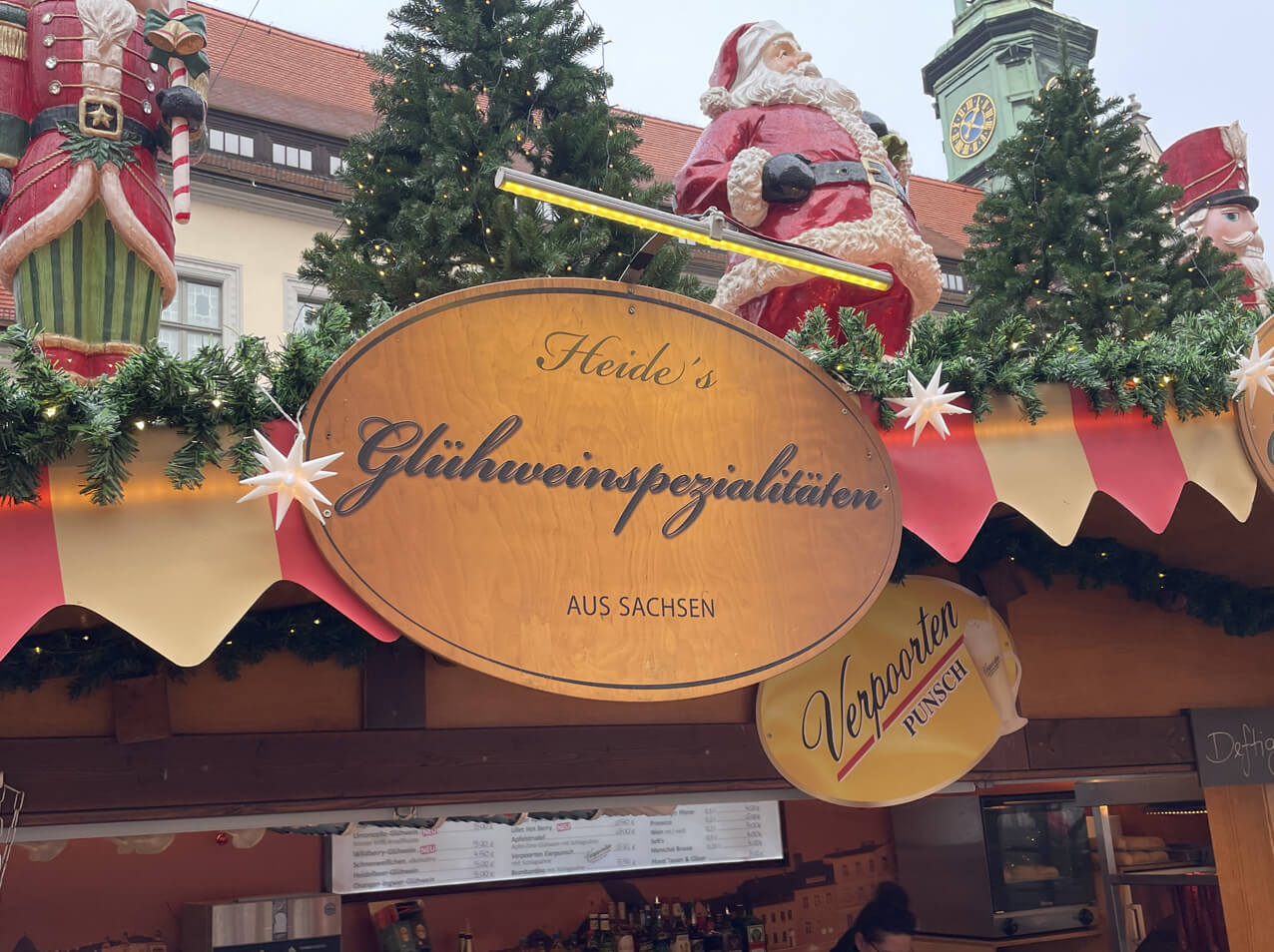 Lichtleiste-ultra-duenn-dezent-LED-Leuchte-gelb-Weihnachstmarkt