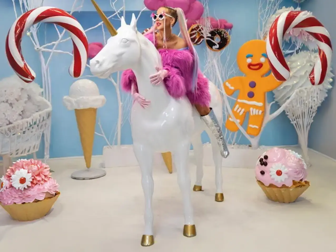 3D-XXL-Pferdefigur-lebensgrosse-Skulptur-Plastik-Einhorn