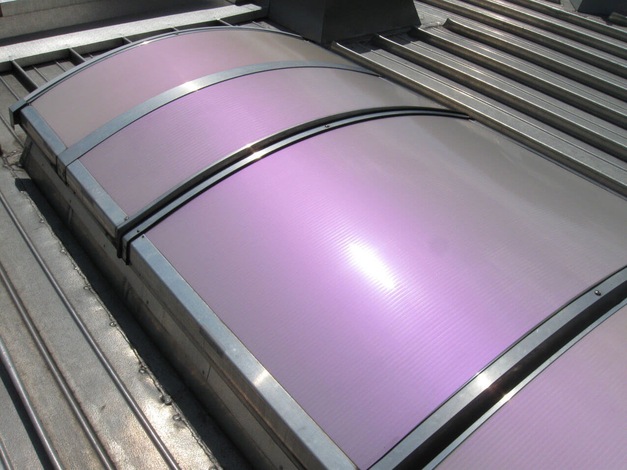 245-Dachfenster-Polycarbonat-Sonnenschutz-Sonnenschutzlack