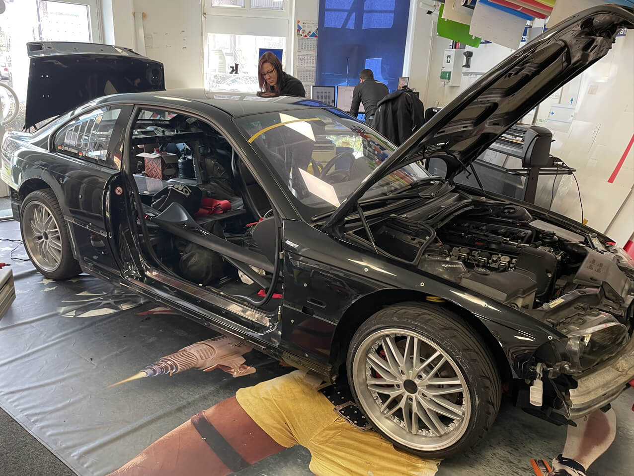 Reinigung BMW Rennauto 635-carwrapping-fahrzeugvollfolierung-bmw-reinigung