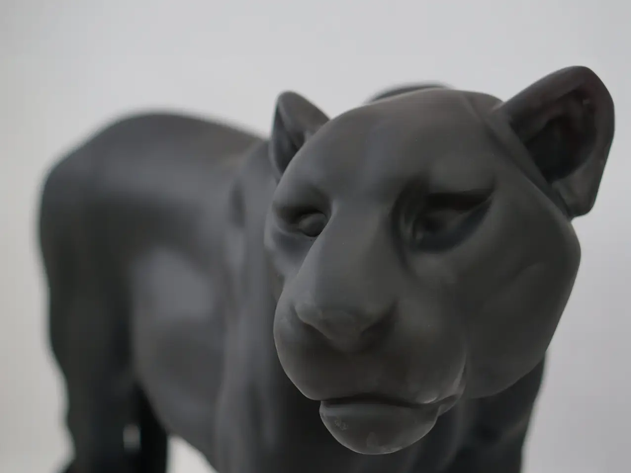3D-lebensgrosse-Dekoration-Tierfigur-Panther-schwarz-matt-160cm