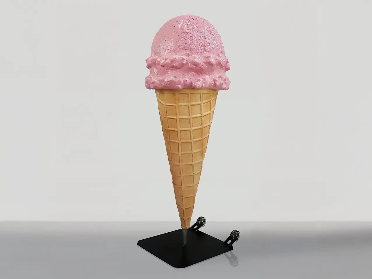 3D-Werbefigur-Werbeaufsteller-Figur-Kugel-Eis-rosa-Waffel-Metallfuss-Rollen-140cm
