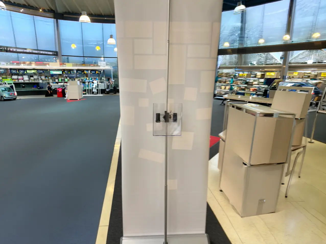 Rollup-Acrylboxhalter-DIN-A4-Halterung-Rueckseite-Messestand