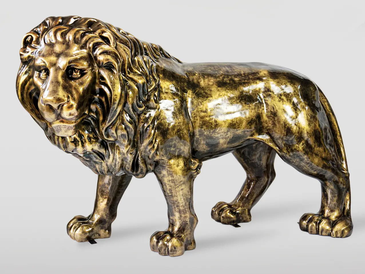 grosse-Tierfigur-Loewe-Lion-Goldpatina-Loewenfigur-Antik-Altgold