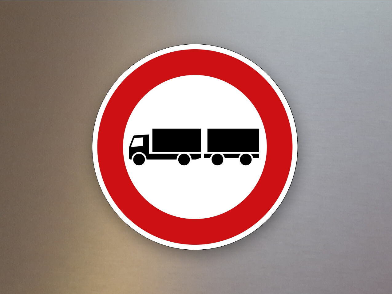 Verbotsschild-Verkehrsschild-verbot-fuer-Lastwagen-mit-anhaenger-257-57