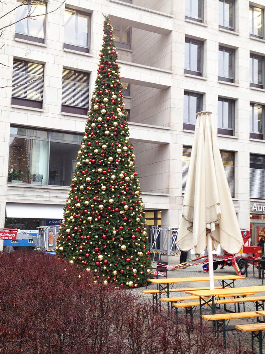 Riesen Kunstweihnachtsbaum 500-grosser-12meter-Weihnachtsbaum-Dresden-Altstadt