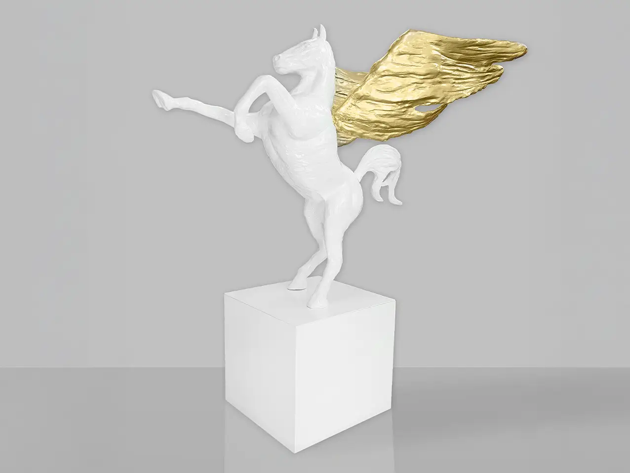 3-D-XXL-Pferdefigur-Kunstfigur-Fantasiefigur-Pegasus-goldene-Fluegel