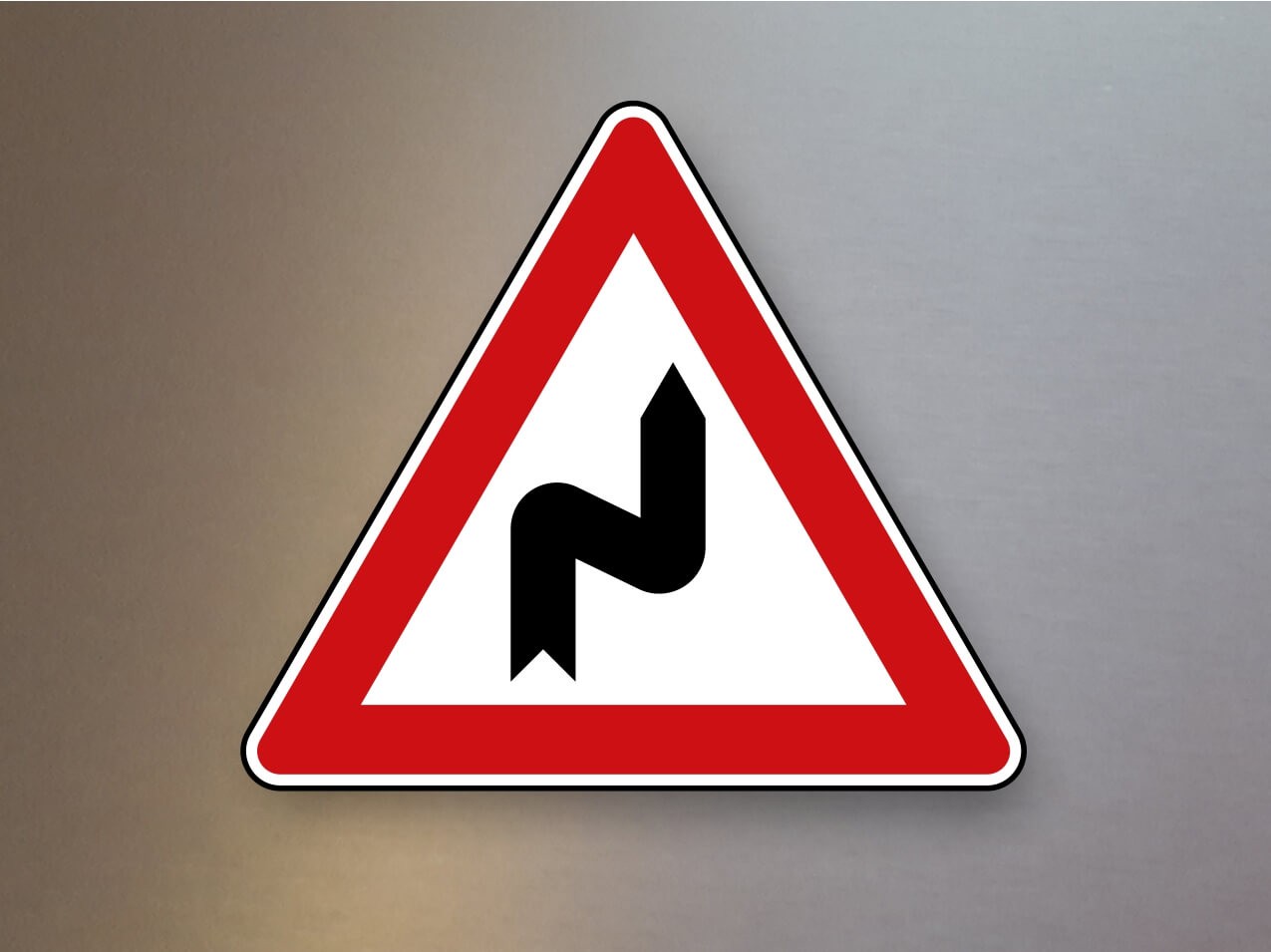 Verkehrsschild Doppelkurve, zunächst rechts 105-20 Verkehrsschild Doppelkurve, zunächst rechts 105-20