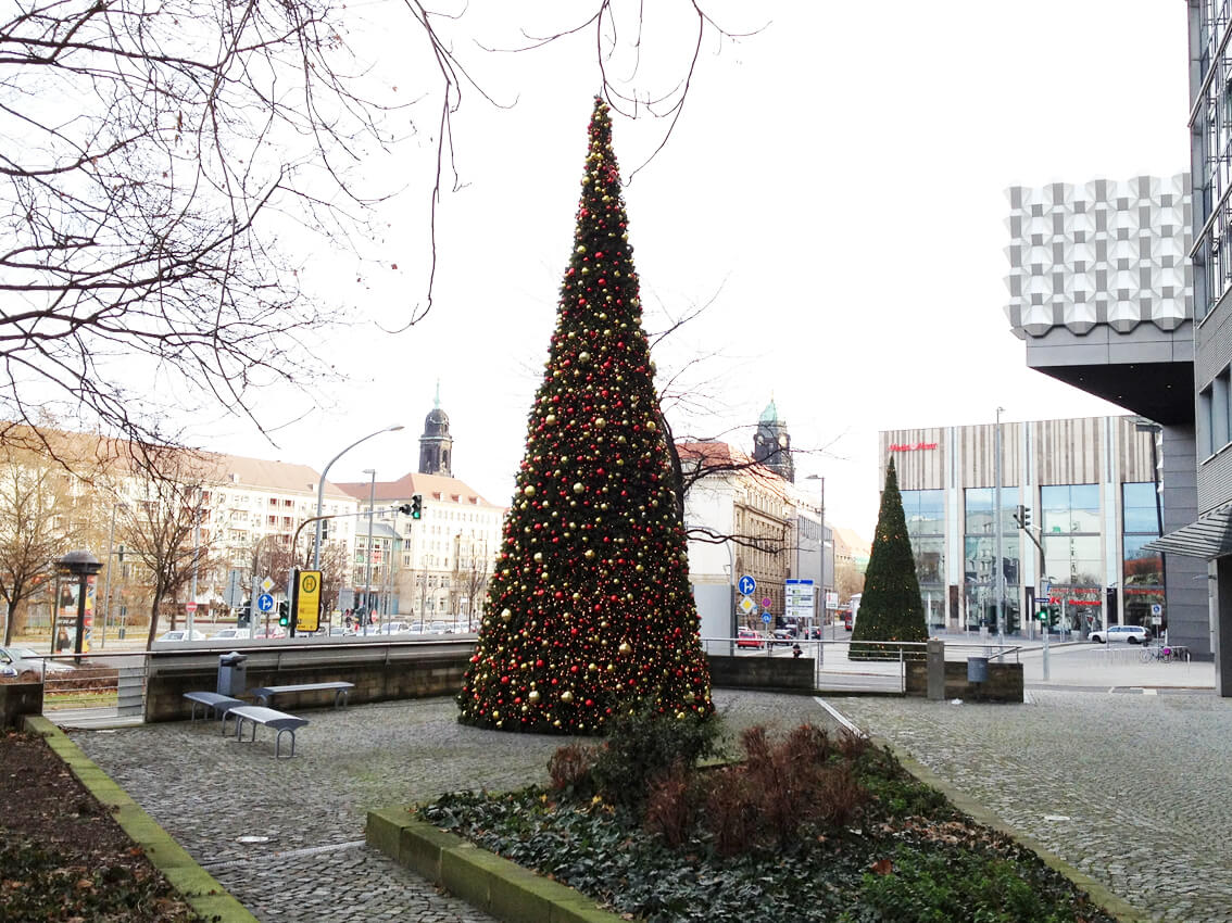 Riesen Kunstweihnachtsbaum 500-Riesen-Kunstweihnachtsbaum-Dresden-Altstadt