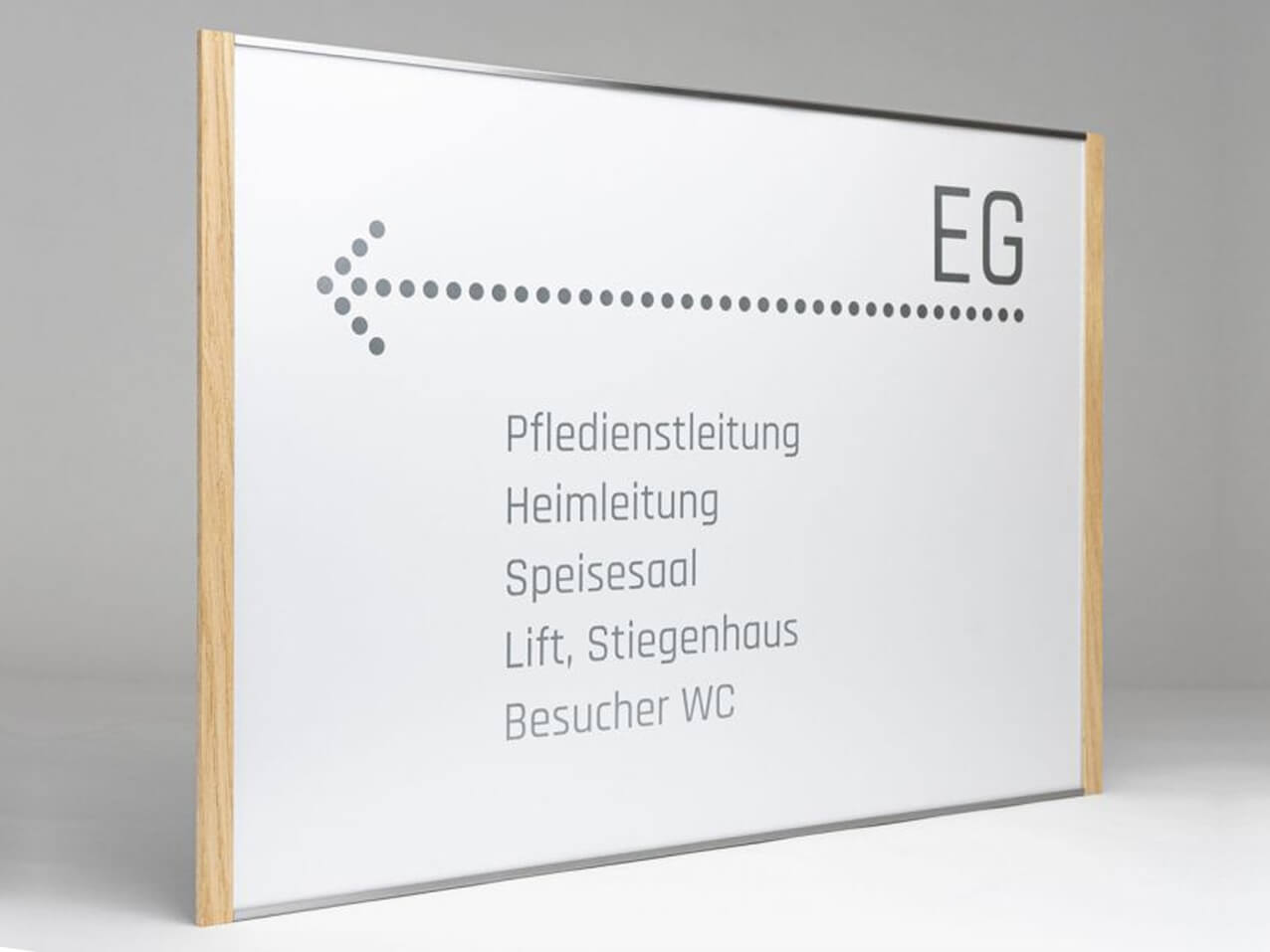 Infoschild-Holz-Eiche-Edelstahl-Acrylglas-Papiereinleger