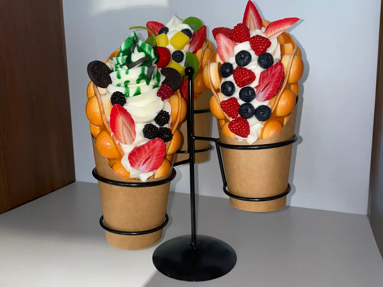 3D-Werbefigur-Dekorationsfigur-Fruchteis-Fruechte-in-Becher-mit-Staender