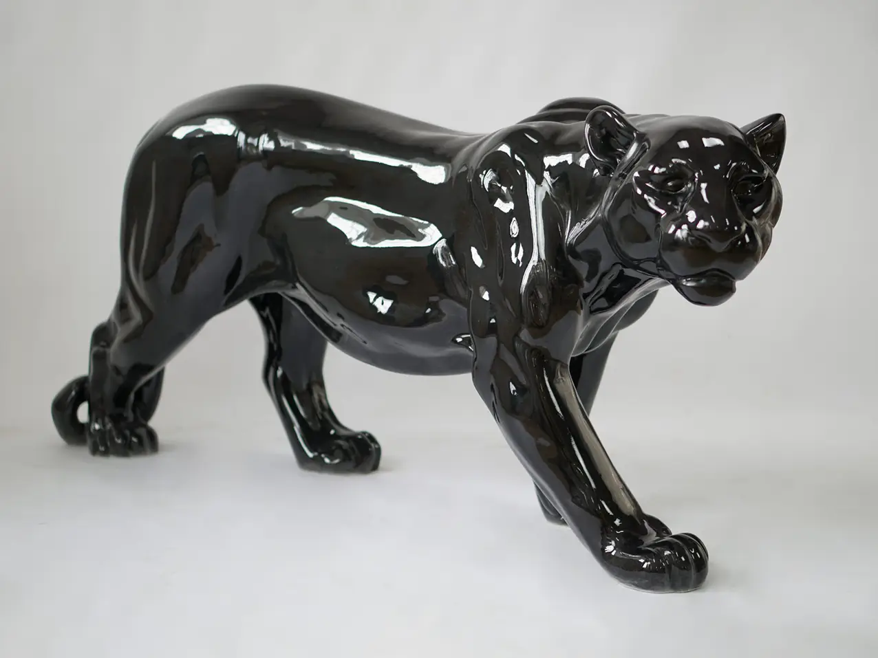 3D-grosse-Dekorationsfigur-Tierfigur-Panther-schwarzer-Lack