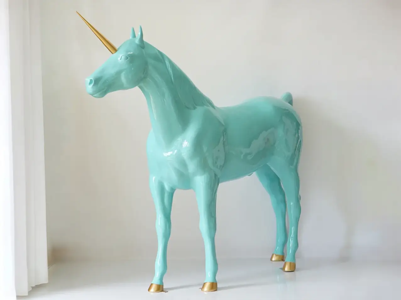 3D-XXL-Pferdefigur-Fantasiefigur-lebensgrosses-Einhorn