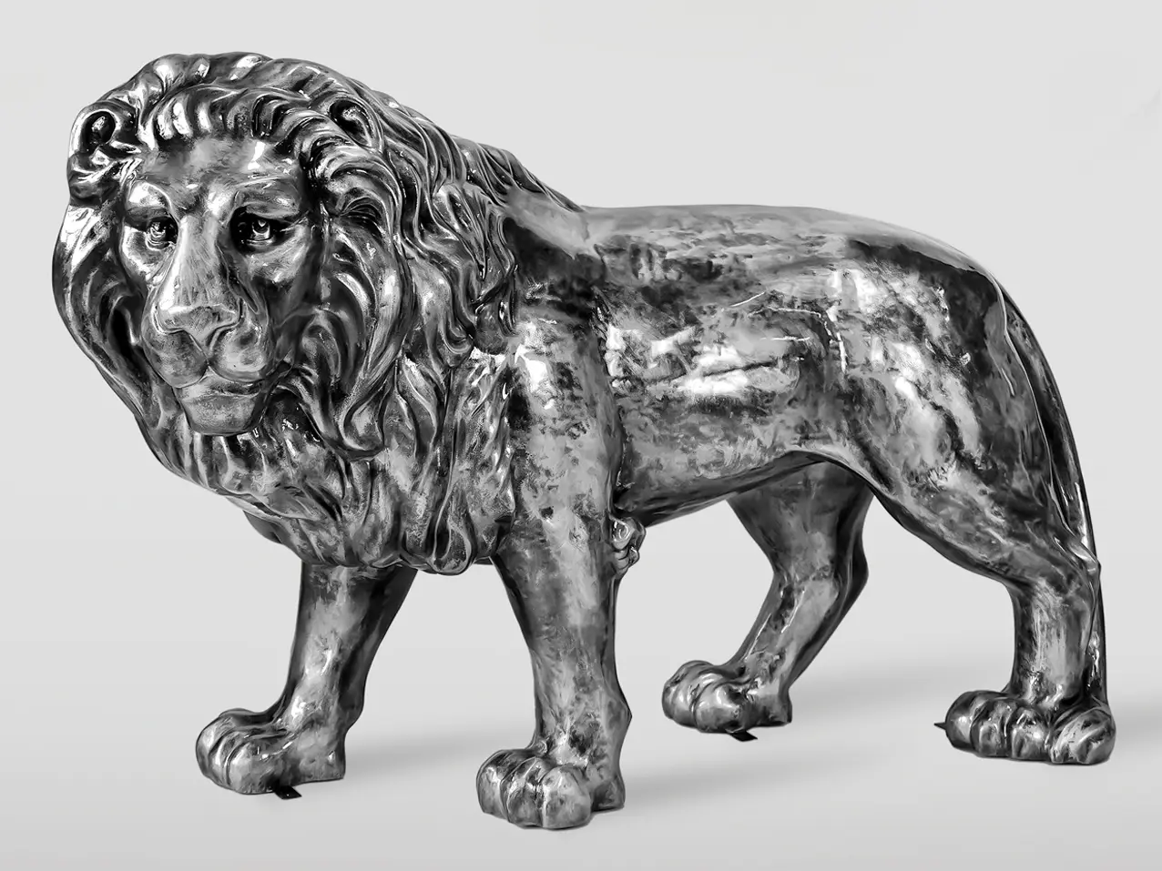 grosse-Tierfigur-Loewe-Lion-Silberpatina-Loewenfigur-Antik-Altsilber